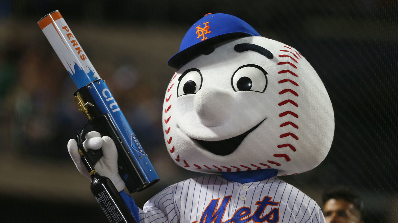 NEW YORK, NY - AUGUST 29: Mr. Met performs during a game between the New York Mets and Chicago Cubs at Citi Field on August 29, 2019 in New York City.