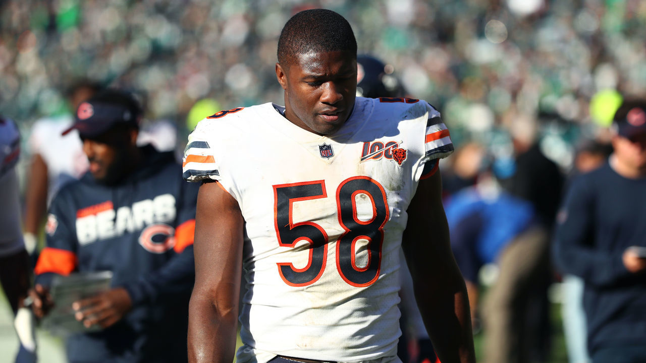 PHILADELPHIA, PA - NOVEMBER 03: Chicago Bears Linebacker Roquan Smith (58) heads to the locker room after the first half during the game between the Chicago Bears and Philadelphia Eagles on November 03, 2019 at Lincoln Financial Field in Philadelphia, PA.
