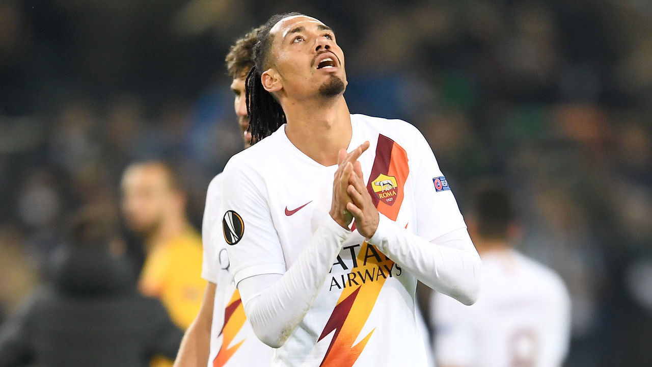 MOENCHENGLADBACH, GERMANY - NOVEMBER 07: Chris Smalling of AS Roma reacts during the UEFA Europa League group J match between Borussia Moenchengladbach and AS Roma at Borussia-Park on November 07, 2019 in Moenchengladbach, Germany.