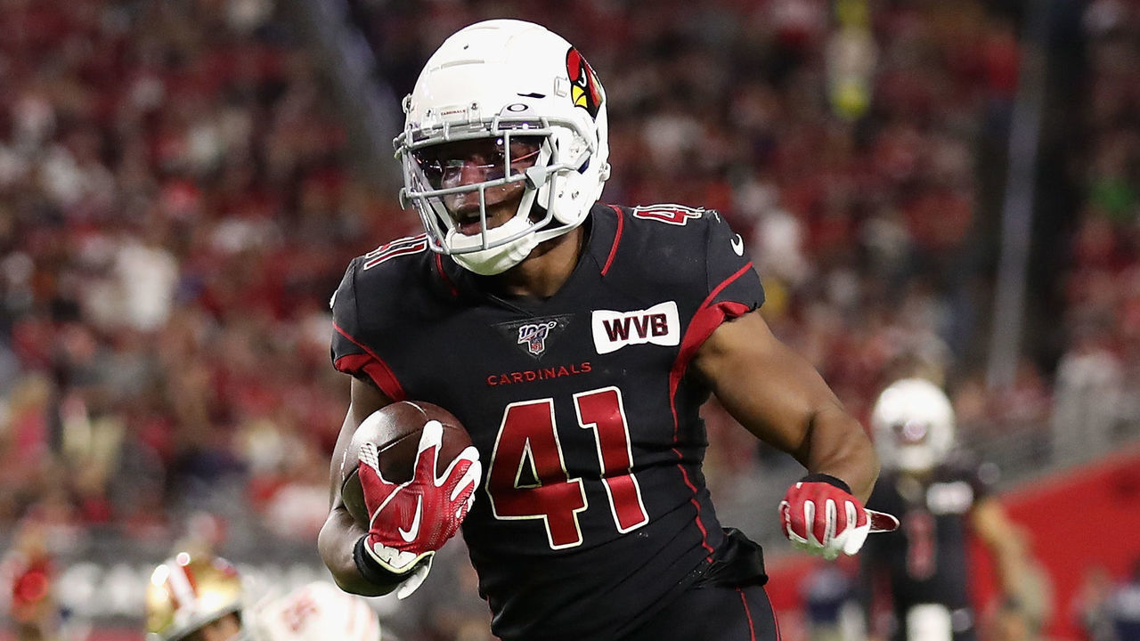 GLENDALE, ARIZONA - OCTOBER 31: Runningback Kenyan Drake #41 of the Arizona Cardinals rushes the football against the San Francisco 49ers during the second half of the NFL game at State Farm Stadium on October 31, 2019 in Glendale, Arizona. The 49ers defeated the Cardinals 28-25.