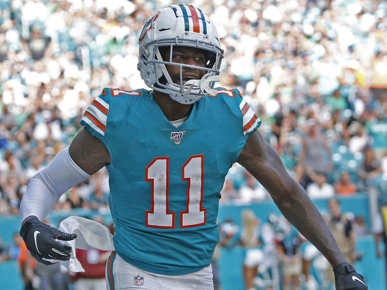 Patriots acquiring WR DeVante Parker from Dolphins in trade