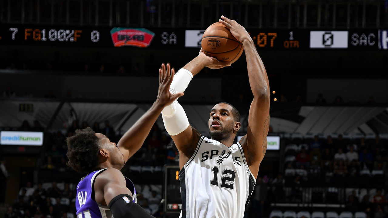 SAN ANTONIO, TX - DECEMBER 6: LaMarcus Aldridge #12 of the San Antonio Spurs shoots the ball against the Sacramento Kings on December 6, 2019 at the AT&T Center in San Antonio, Texas. Mandatory Copyright Notice: Copyright 2019 NBAE (Photos by Logan Riely/NBAE via Getty Images)