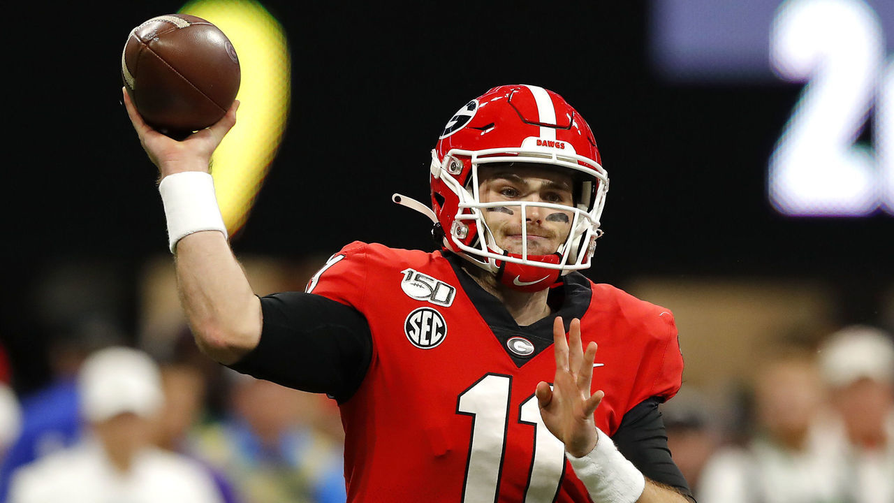 ATLANTA, GEORGIA - DECEMBER 07: Jake Fromm #11 of the Georgia Bulldogs throws a pass in the first half against the LSU Tigers during the SEC Championship game at Mercedes-Benz Stadium on December 07, 2019 in Atlanta, Georgia.