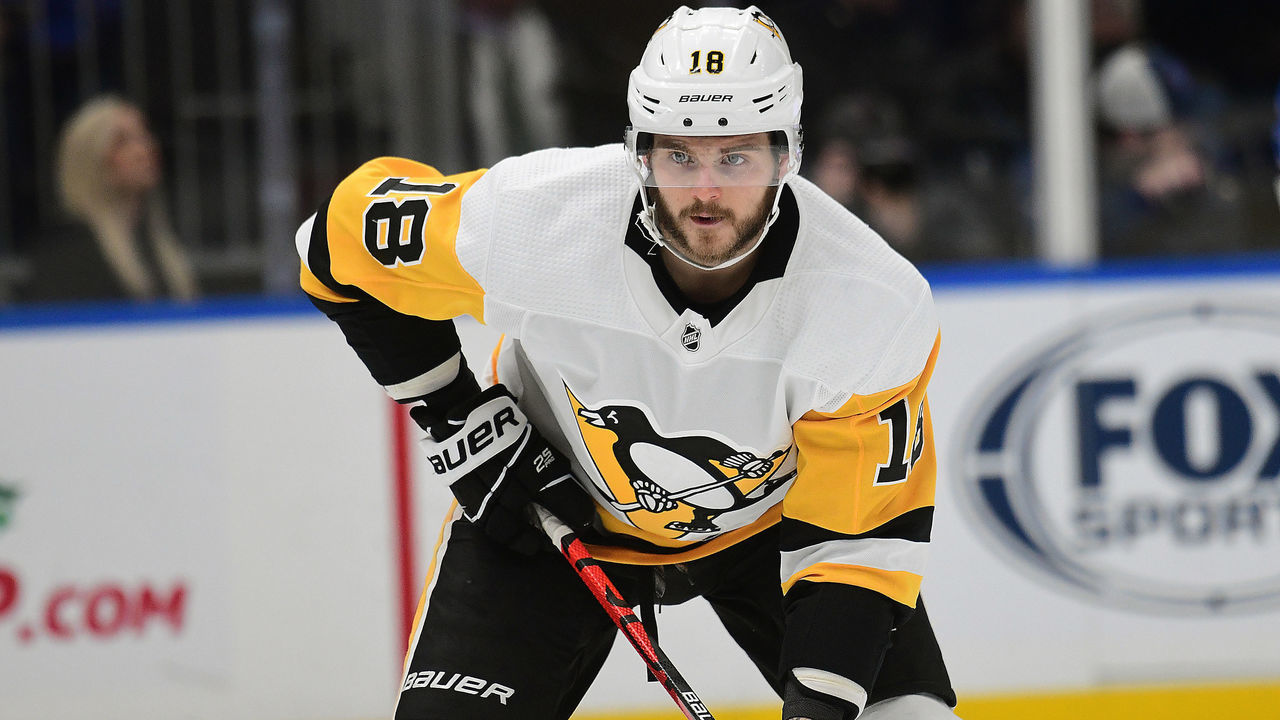 ST. LOUIS, MO. - NOVEMBER 30: Pittsburgh Penguins center Alex Galchenyuk (18) during a NHL game between the Pittsburgh Penguins and the St. Louis Blues on November 30, 2019, at Enterprise Center, St. Louis, MO. Photo by Keith Gillett/Icon Sportswire via Getty Images)