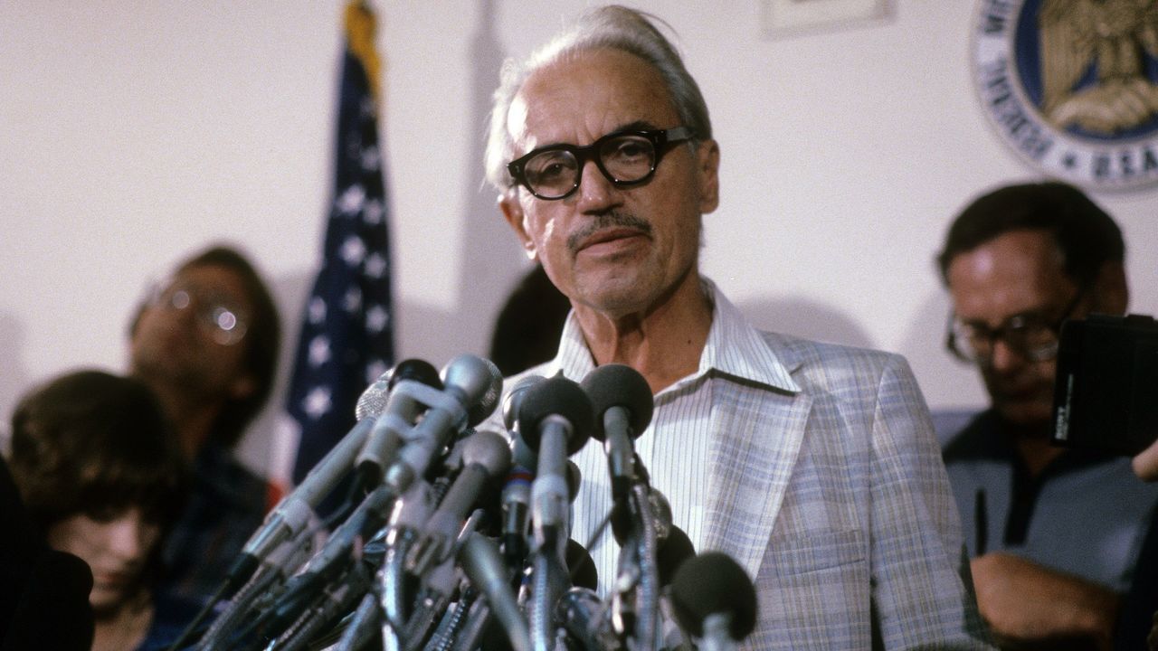 CIRCA 1970'S: Executive Director Marvin Miller of the Major League Baseball Players Association (MLBPA) circa mid 1970's hold a press conference.