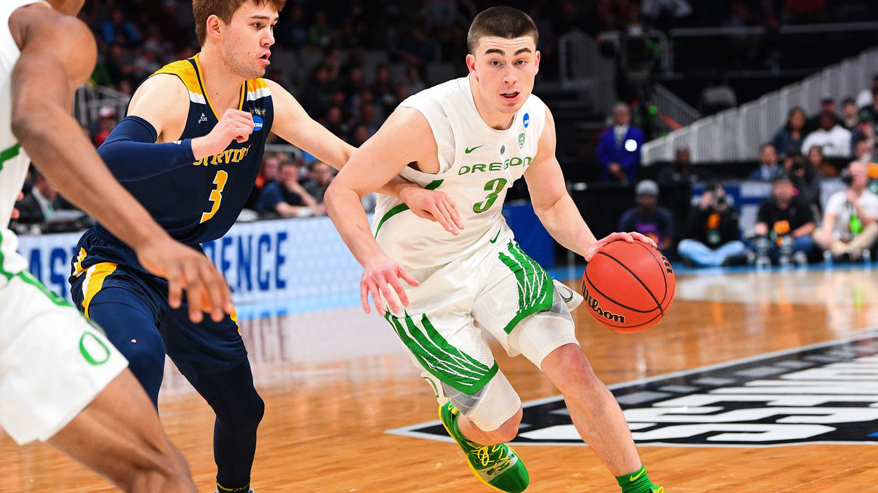 SAN JOSE, CA - MARCH 24: Oregon guard Payton Pritchard (3) drives to the basket during the game between the Oregon Ducks and the UC Irvine Anteaters in their NCAA Division I Men's Basketball Championship second round game on March 24, 2019, at SAP Center at San Jose in San Jose, CA.
