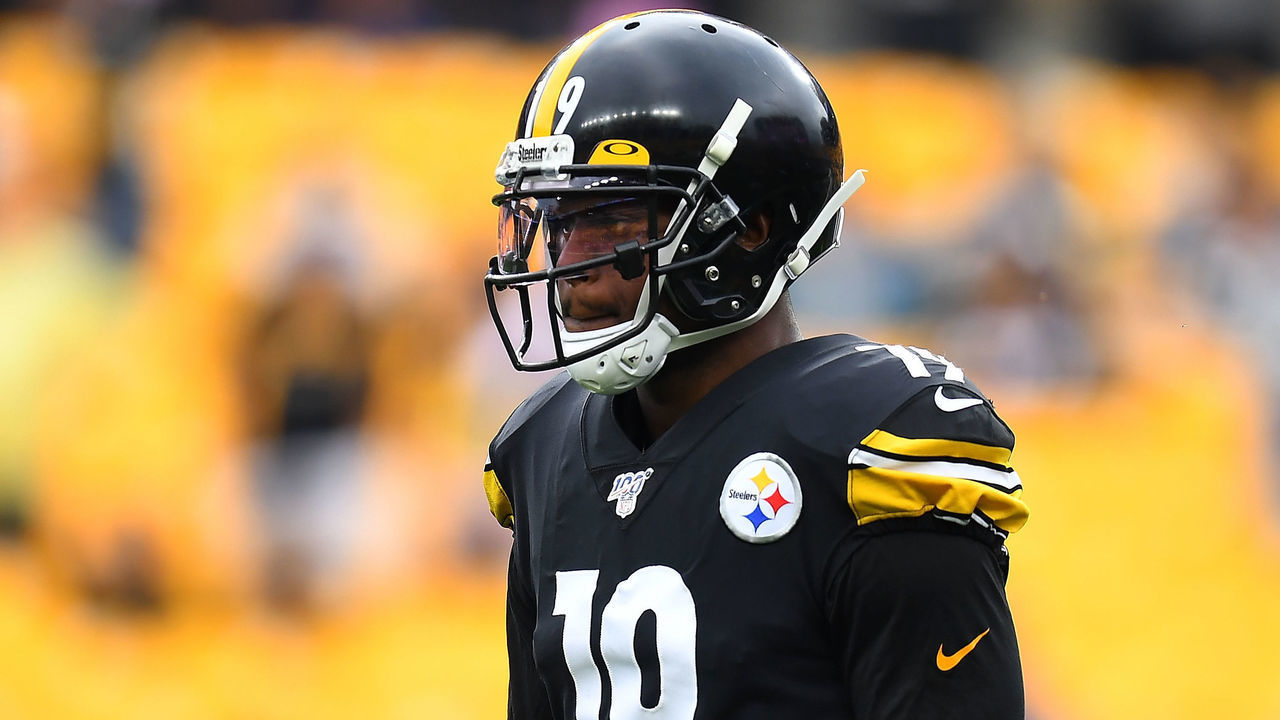 PITTSBURGH, PA - OCTOBER 06: JuJu Smith-Schuster #19 of the Pittsburgh Steelers warms up prior to the game against the Baltimore Ravens at Heinz Field on October 6, 2019 in Pittsburgh, Pennsylvania.