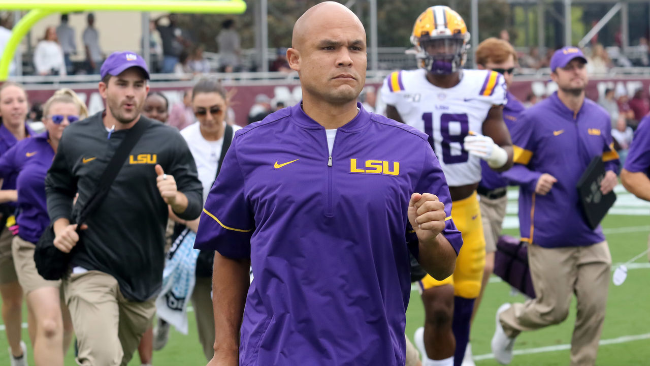 STARKVILLE, MS - OCTOBER 19: LSU Tigers defensive coordinator Dave Aranda during the game between the LSU Tigers and the Mississippi State Bulldogs on October 19, 2019 at Davis Wade Stadium in Starkville, Mississippi.