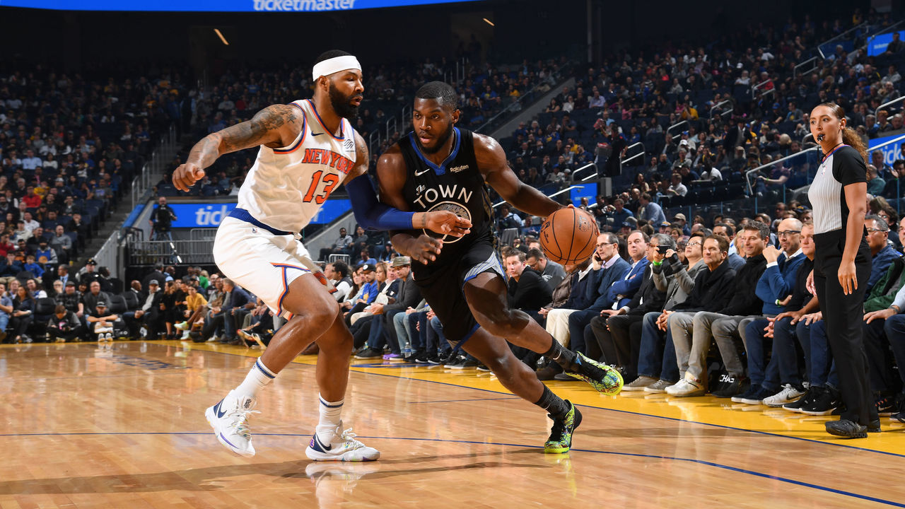 SAN FRANCISCO, CA - DECEMBER 11: Eric Paschall #7 of the Golden State Warriors handles the ball against the New York Knicks on December 11, 2019 at Chase Center in San Francisco, California. NOTE TO USER: User expressly acknowledges and agrees that, by downloading and or using this photograph, user is consenting to the terms and conditions of Getty Images License Agreement. Mandatory Copyright Notice: Copyright 2019 NBAE
