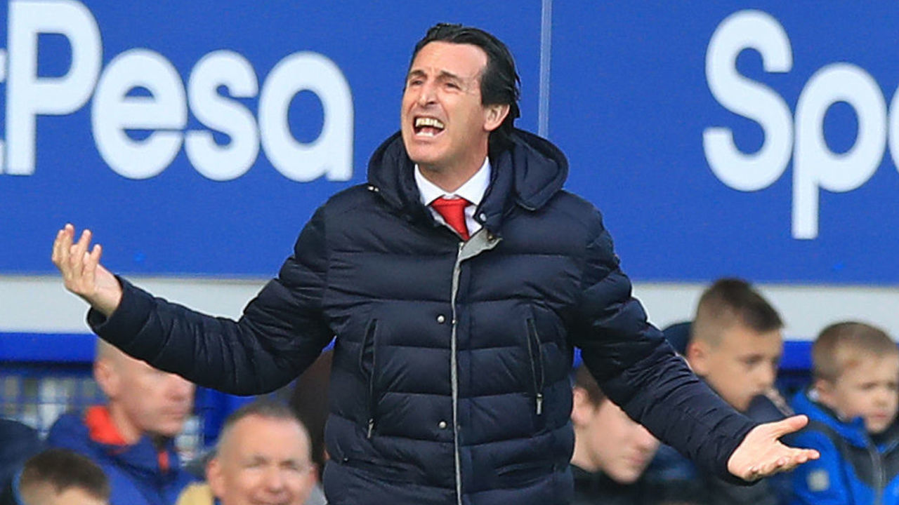 Arsenal manager Unai Emery gestures on the touchline during the Premier League match at Goodison Park, Liverpool.
