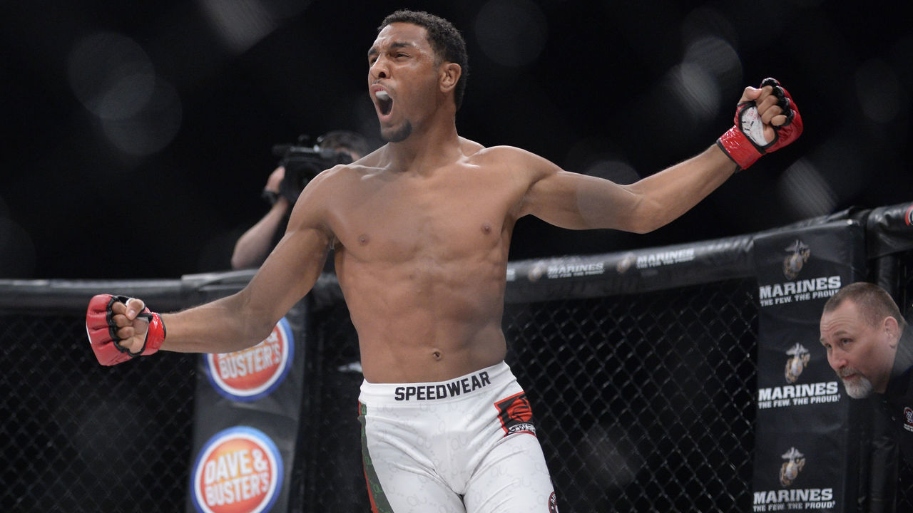 UNCASVILLE, CT - APRIL 21: A.J. McKee (red gloves) takes on Dominic Mazzotta (blue gloves) during their Featherweight bout on April 21, 2017 at Bellator 178 at the Mohegan Sun Arena in Uncasville, Connecticut. A.J. McKee defeats Dominic Mazzotta via ko by head kick of round 1.
