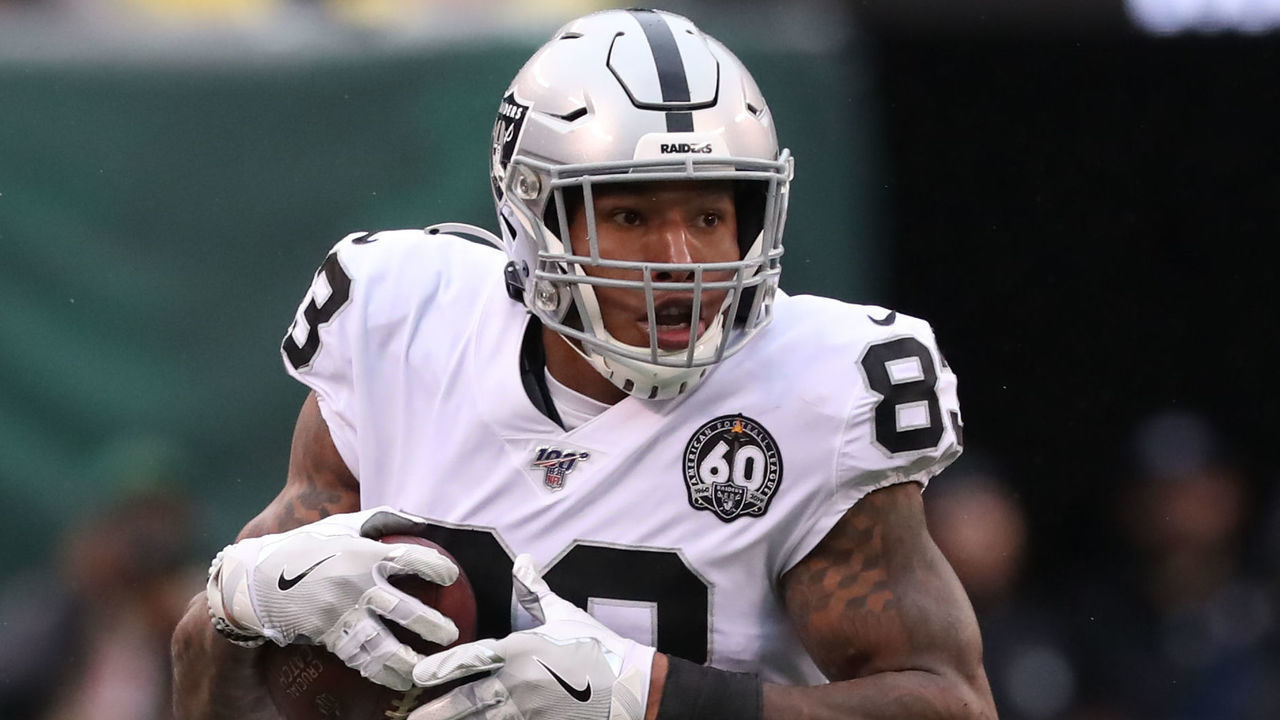 EAST RUTHERFORD, NJ - NOVEMBER 24: Oakland Raiders tight end Darren Waller (83) runs after the catch during the National Football League game between the New York Jets and the Oakland Raiders on November 24, 2019 at MetLife Stadium in East Rutherford, NJ.