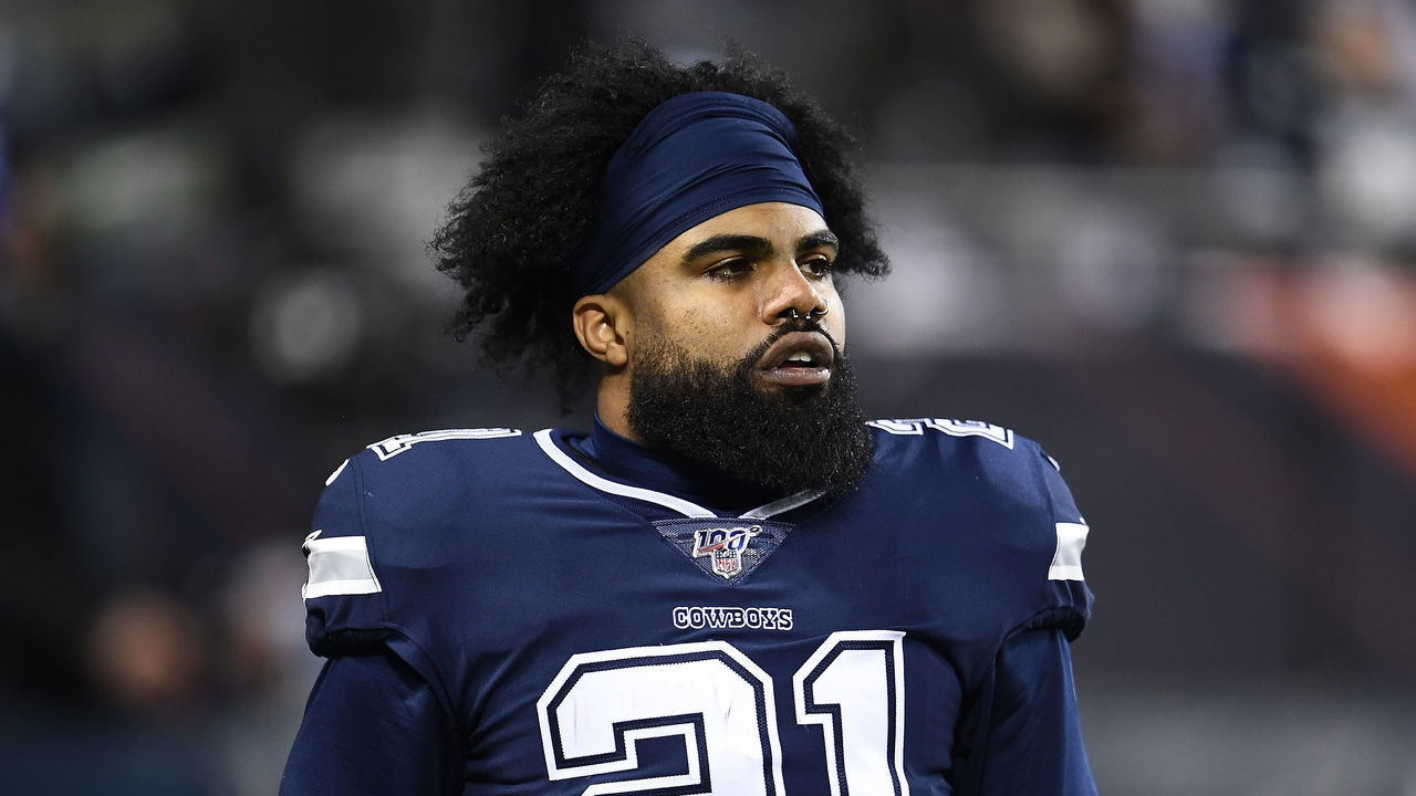 CHICAGO, ILLINOIS - DECEMBER 05: Ezekiel Elliott #21 of the Dallas Cowboys participates in warmups prior to a game against the Chicago Bears at Soldier Field on December 05, 2019 in Chicago, Illinois. The Bears defeated the Cowboys 31-24.