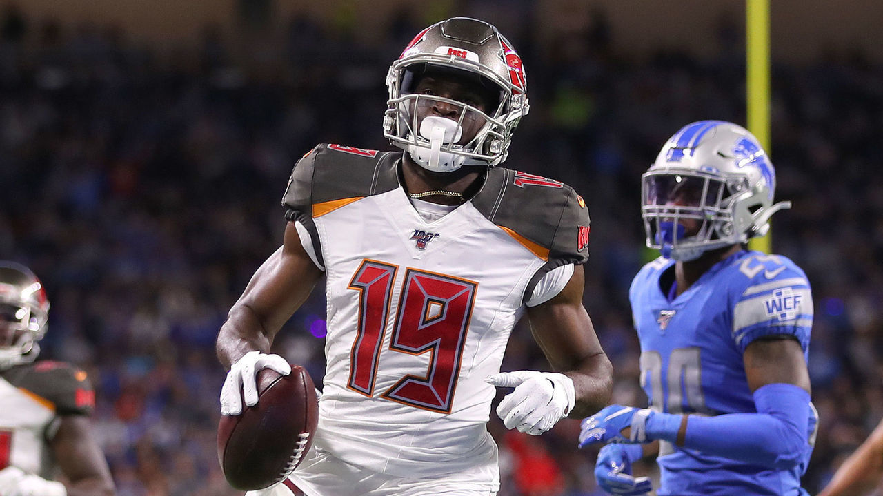 DETROIT, MICHIGAN - DECEMBER 15: Breshad Perriman #19 of the Tampa Bay Buccaneers scores a second quarter touchdown past Amani Oruwariye #24 of the Detroit Lions at Ford Field on December 15, 2019 in Detroit, Michigan.