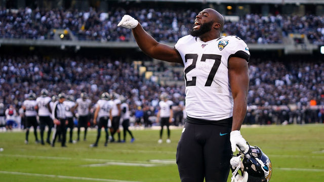 OAKLAND, CALIFORNIA - DECEMBER 15: Leonard Fournette #27 of the Jacksonville Jaguars waves to booing Oakland Raiders fans after the go ahead touchdown by Chris Conley #18 during the second half against the Oakland Raiders at RingCentral Coliseum on December 15, 2019 in Oakland, California.