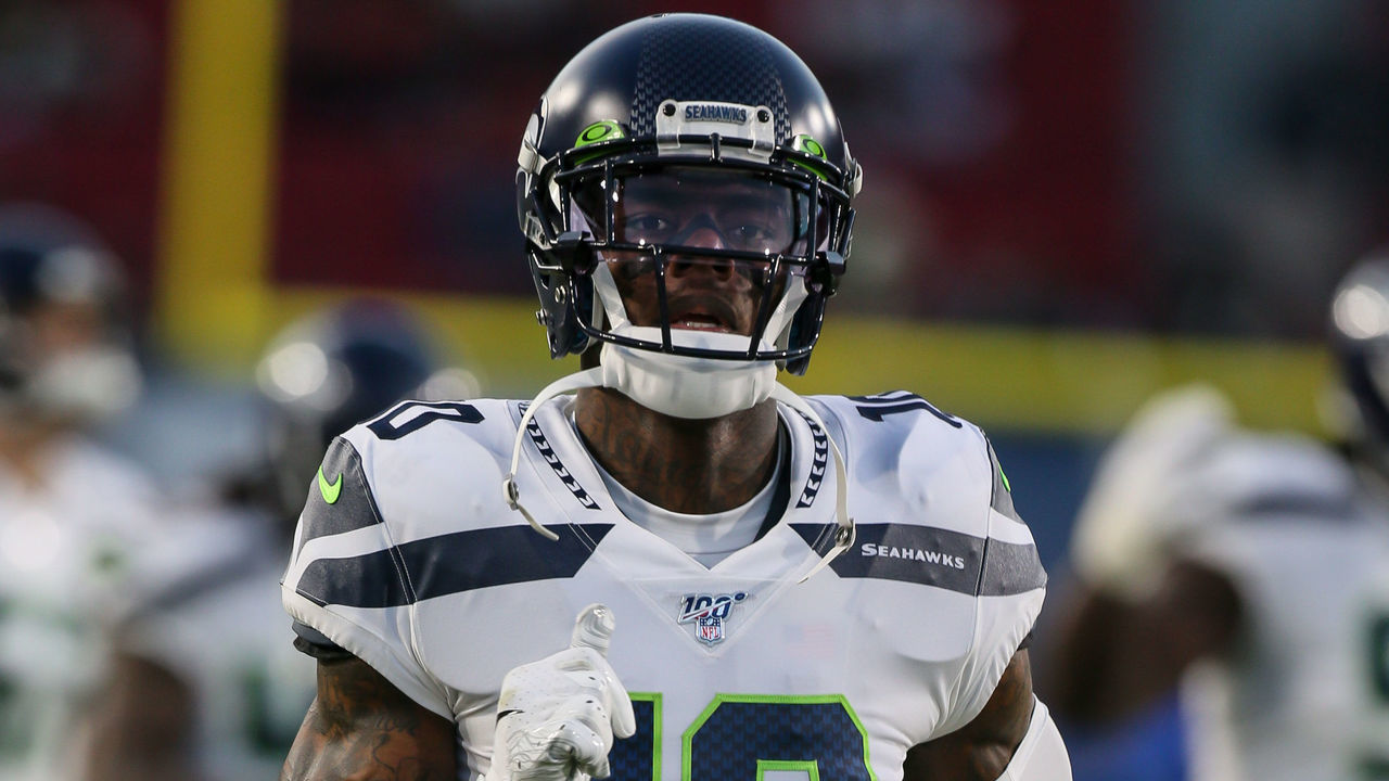 LOS ANGELES, CA - DECEMBER 08: Seattle Seahawks wide receiver Josh Gordon (10) warms up for the NFL game between the Seattle Seahawks and the Los Angeles Rams on December 08, 2019, at the Los Angeles Memorial Coliseum in Los Angeles, CA.