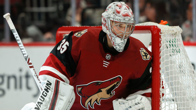 GLENDALE, AZ - NOVEMBER 07: Arizona Coyotes goaltender Darcy Kuemper (35) looks on during the NHL hockey game between the Columbus Blue Jackets and the Arizona Coyotes on November 7, 2019 at Gila River Arena in Glendale, Arizona.