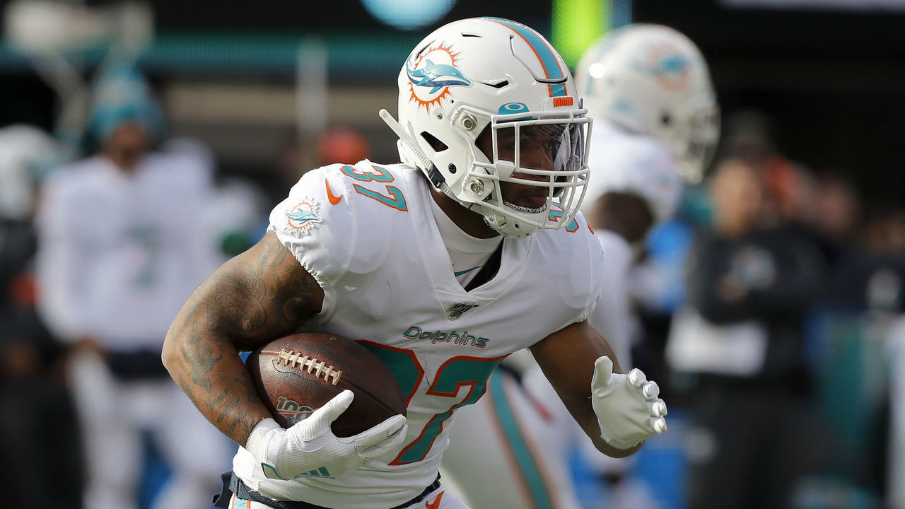 EAST RUTHERFORD, NEW JERSEY - DECEMBER 08: (NEW YORK DAILIES OUT) Myles Gaskin #37 of the Miami Dolphins in action against the New York Jets at MetLife Stadium on December 08, 2019 in East Rutherford, New Jersey. The Jets defeated the Dolphins 22-21.