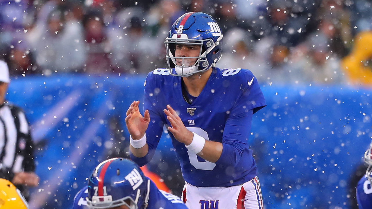 EAST RUTHERFORD, NJ - DECEMBER 01: New York Giants quarterback Daniel Jones (8) during the National Football League game between the New York Giants and the Green Bay Packers on December 1, 2019 at MetLife Stadium in East Rutherford, NJ.