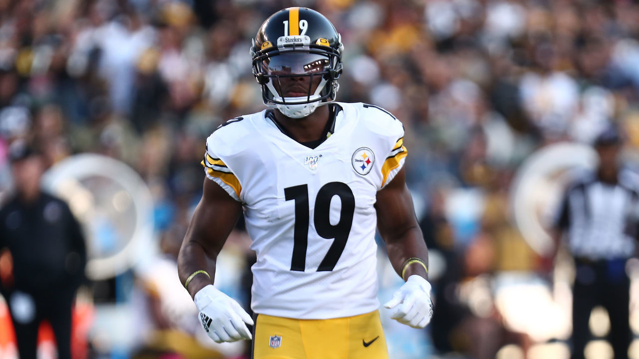 CARSON, CALIFORNIA - OCTOBER 13: Wide receiver JuJu Smith-Schuster #19 of the Pittsburgh Steelers takes the field against the Los Angeles Chargers at Dignity Health Sports Park on October 13, 2019 in Carson, California.
