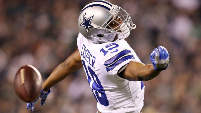 PHILADELPHIA, PENNSYLVANIA - DECEMBER 22: Amari Cooper #19 of the Dallas Cowboys is unable to catch a pass during the second half against the Philadelphia Eagles in the game at Lincoln Financial Field on December 22, 2019 in Philadelphia, Pennsylvania.