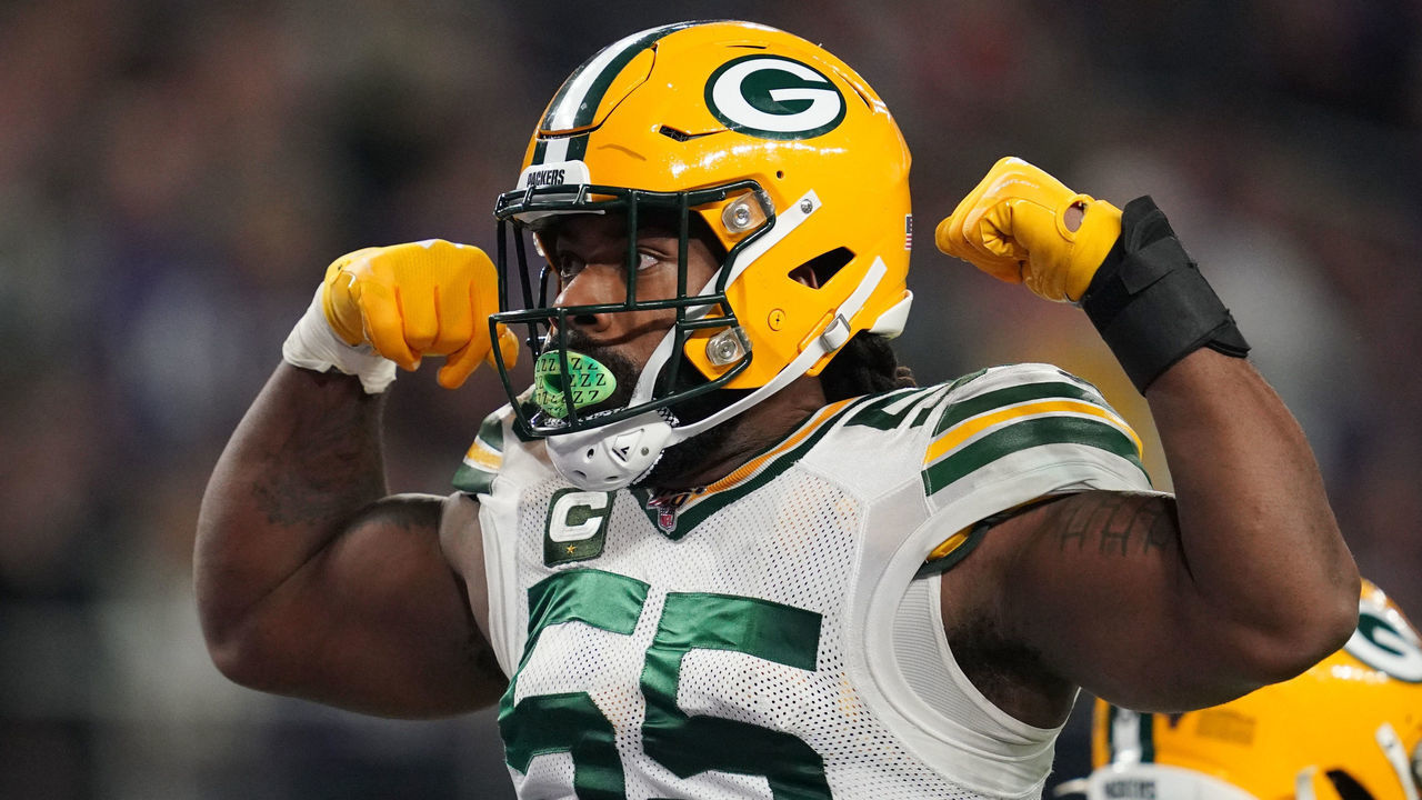MINNEAPOLIS, MN - DECEMBER 23: Green Bay Packers outside linebacker Za'Darius Smith (55) celebrated after sacking Minnesota Vikings quarterback Kirk Cousins (8) in the second quarter of an NFL football game in Minneapolis, Minnesota.