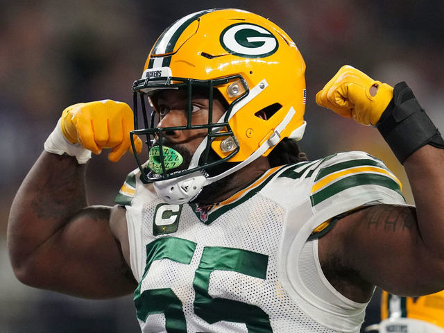 MINNEAPOLIS, MN - DECEMBER 23: Green Bay Packers outside linebacker Za'Darius Smith (55) celebrated after sacking Minnesota Vikings quarterback Kirk Cousins (8) in the second quarter of an NFL football game in Minneapolis, Minnesota.
