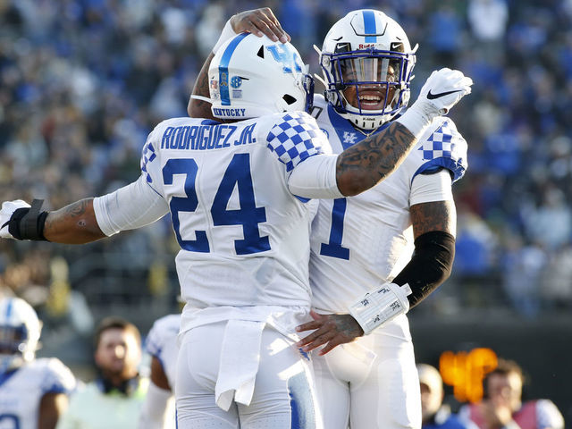 NASHVILLE, TN - NOVEMBER 16: Kentucky Wildcats running back Christopher Rodriguez Jr. (24) and quarterback Lynn Bowden Jr. (1) during a game between the Vanderbilt Commodores and Kentucky Wildcats, November 16, 2019, at Vanderbilt Stadium in Nashville, Tennessee.