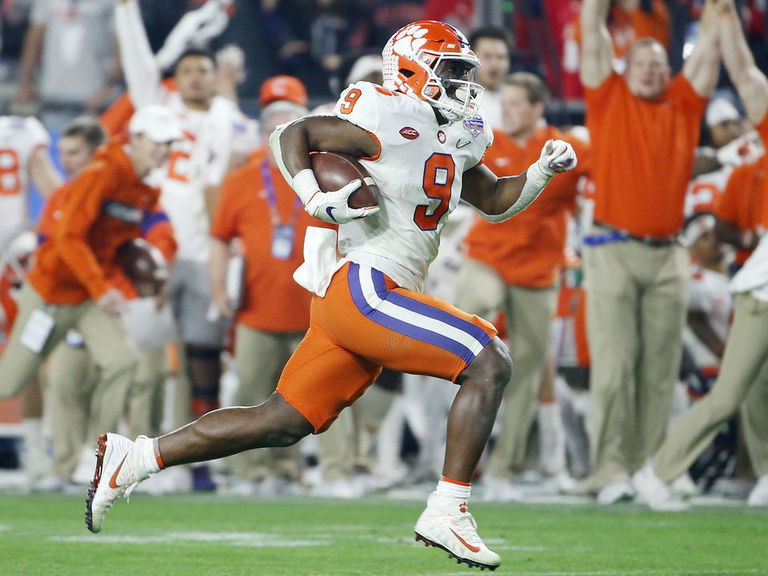 Etienne returning to Clemson for senior season