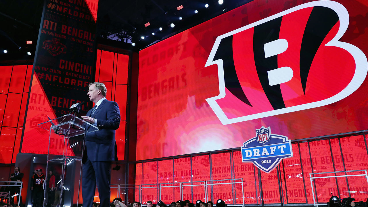 ARLINGTON, TX - APRIL 26: NFL Commissioner Roger Goodell announces a pick by the Cincinnati Bengals during the first round of the 2018 NFL Draft at AT&T Stadium on April 26, 2018 in Arlington, Texas.