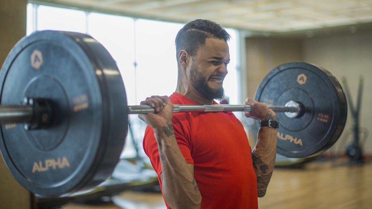 TORONTO, ON - DECEMBER 17: Akim Aliu works out at Lifetime Fitness as he continues to stay in shape hoping to get back into the NHL. (Rick Madonik/Toronto Star via Getty Images)