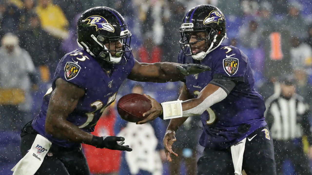 BALTIMORE, MARYLAND - DECEMBER 29: Quarterback Robert Griffin III #3 of the Baltimore Ravens hands off to running back Gus Edwards #35 of the Baltimore Ravens against the Pittsburgh Steelers during the third quarter at M&T Bank Stadium on December 29, 2019 in Baltimore, Maryland.