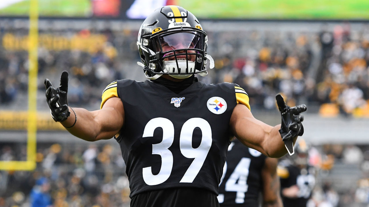 PITTSBURGH, PA - DECEMBER 1, 2019: Free safety Minkah Fitzpatrick #39 of the Pittsburgh Steelers gestures toward the crowd prior to a game against the Cleveland Browns on December 1, 2019 at Heinz Field in Pittsburgh, Pennsylvania. Pittsburgh won 20-13. (Photo by: 2019 Nick Cammett/Diamond Images via Getty Images)