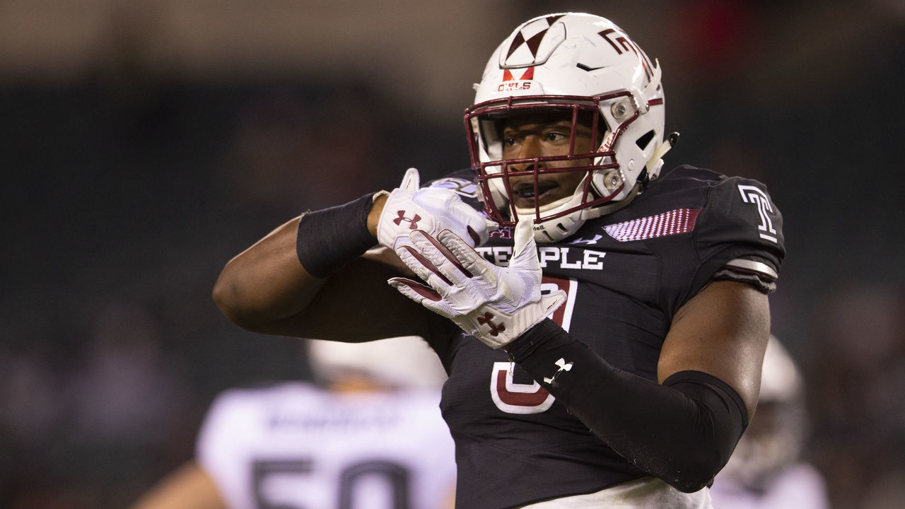 PHILADELPHIA, PA - NOVEMBER 30: Quincy Roche #9 of the Temple Owls reacts after a sack in the third quarter against the Connecticut Huskies at Lincoln Financial Field on November 30, 2019 in Philadelphia, Pennsylvania.