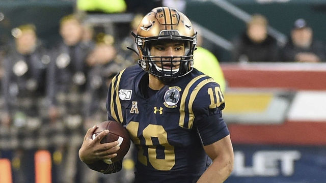 PHILADELPHIA, PA - DECEMBER 14: Navy Midshipmen quarterback Malcolm Perry (10) runs for a first down during the Army-Navy game on December 14, 2019 at Lincoln Financial Field in Philadelphia PA.