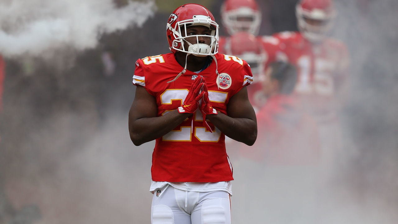 KANSAS CITY, MO - DECEMBER 29: Kansas City Chiefs running back LeSean McCoy (25) before an AFC West game between the Los Angeles Chargers and Kansas City Chiefs on December 29, 2019 at Arrowhead Stadium in Kansas City, MO.