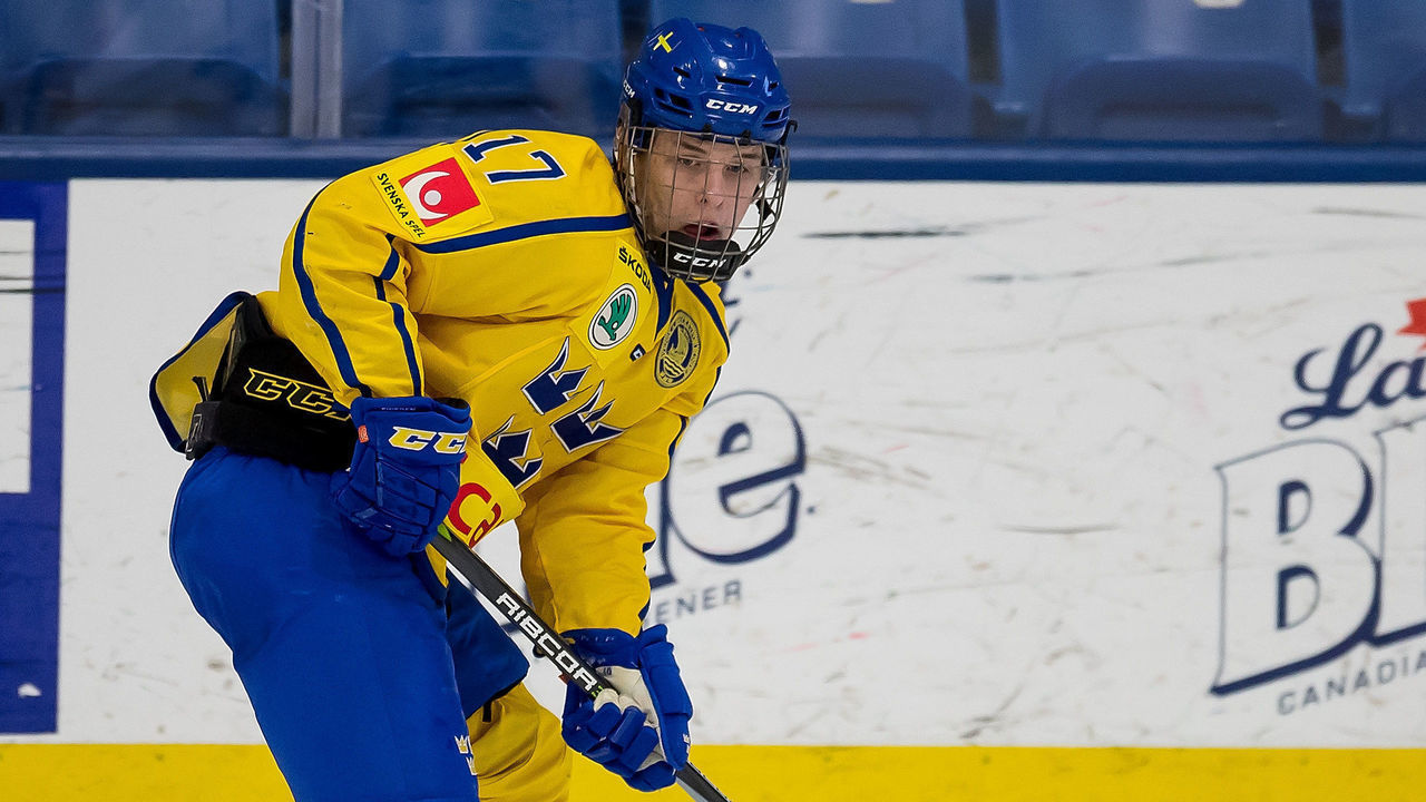 PLYMOUTH, MI - FEBRUARY 15: Jonatan Berggren #17 of the Sweden Nationals skates up ice with the puck against the Finland Nationals during the 2018 Under-18 Five Nations Tournament game at USA Hockey Arena on February 15, 2018 in Plymouth, Michigan. Finland defeated Sweden 5-3. *** Local Caption *** Jonatan Berggren