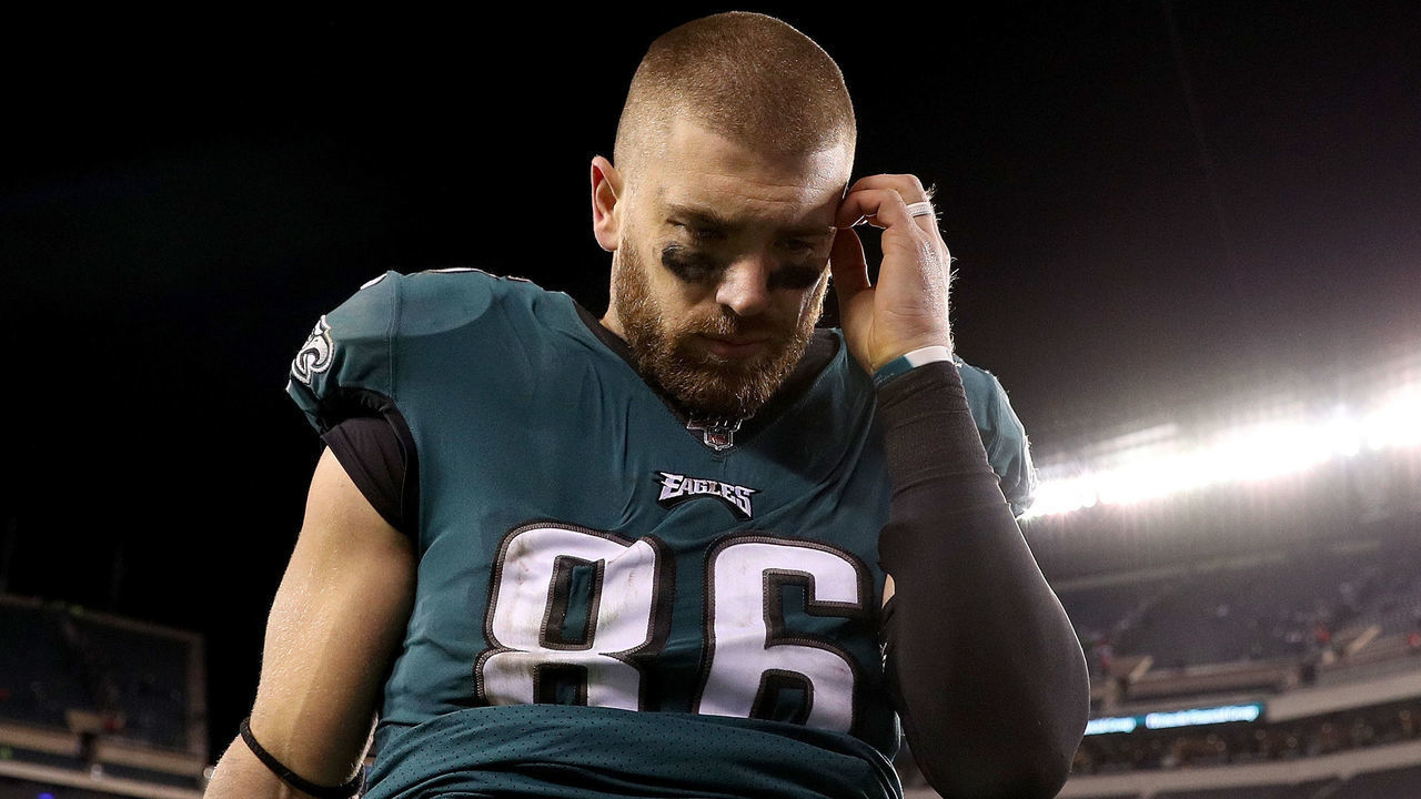 PHILADELPHIA, PENNSYLVANIA - JANUARY 05: Zach Ertz #86 of the Philadelphia Eagles leaves the field after their loss to the Seattle Seahawks during their NFC Wild Card Playoff game at Lincoln Financial Field on January 05, 2020 in Philadelphia, Pennsylvania.
