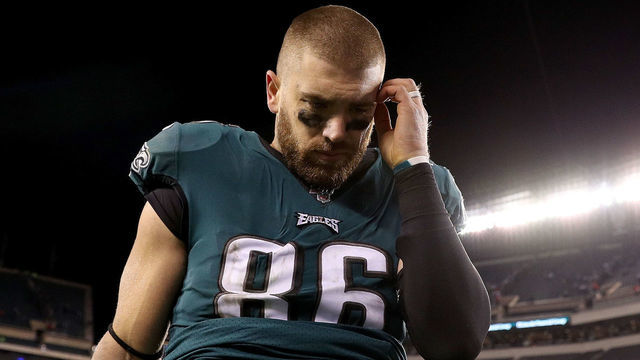 PHILADELPHIA, PENNSYLVANIA - JANUARY 05: Zach Ertz #86 of the Philadelphia Eagles leaves the field after their loss to the Seattle Seahawks during their NFC Wild Card Playoff game at Lincoln Financial Field on January 05, 2020 in Philadelphia, Pennsylvania.