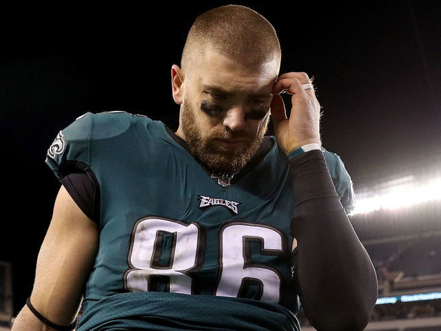 PHILADELPHIA, PENNSYLVANIA - JANUARY 05: Zach Ertz #86 of the Philadelphia Eagles leaves the field after their loss to the Seattle Seahawks during their NFC Wild Card Playoff game at Lincoln Financial Field on January 05, 2020 in Philadelphia, Pennsylvania.