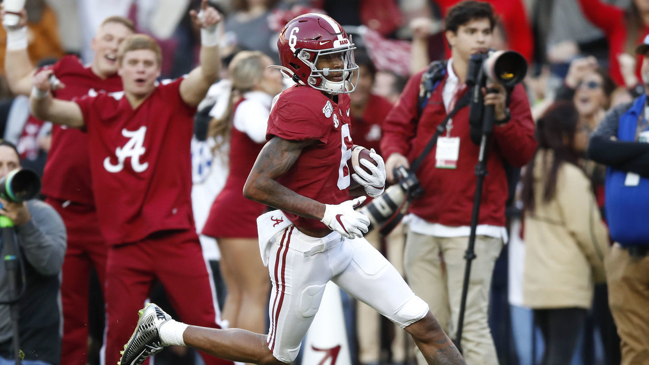 TUSCALOOSA, AL - NOVEMBER 09: DeVonta Smith #6 of the Alabama Crimson Tide rushes in for a touchdown during the first half against the LSU Tigers at Bryant-Denny Stadium on November 9, 2019 in Tuscaloosa, Alabama.