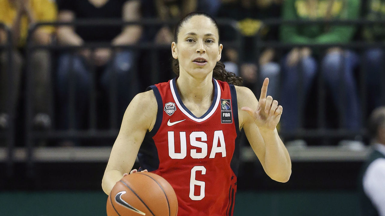 EUGENE, OREGON - NOVEMBER 9: Sue Bird #6 of the USA Women's National Team handles the ball against the Oregon Ducks Women's Basketball Team during an exhibition game at Matthew Knight Arena in Eugene, Oregon on November 9, 2019. NOTE TO USER: User expressly acknowledges and agrees that, by downloading and/or using this photograph, user is consenting to the terms and conditions of the Getty Images License Agreement. Mandatory Copyright Notice: Copyright 2019 NBAE