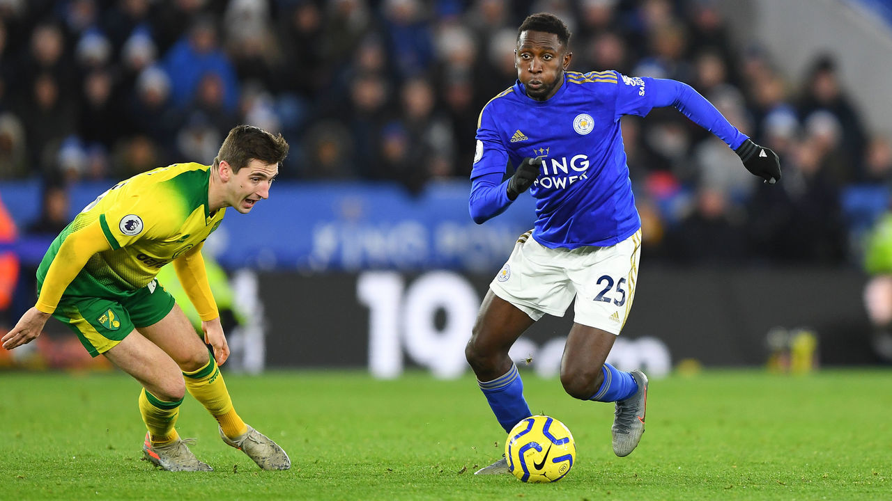 Wilfred Ndidi (25) of Leicester City beats Kenny McLean (23) of Norwich City during the Premier League match between Leicester City and Norwich City at the King Power Stadium, Leicester on Saturday 14th December 2019.