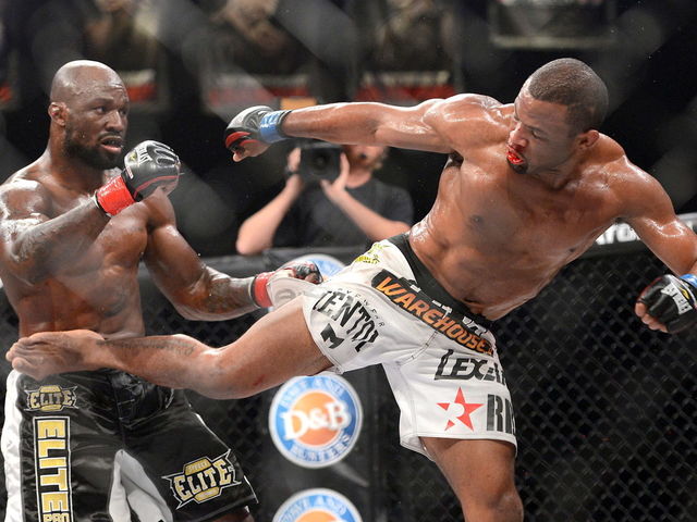 Emanuel Newton beats Attila Vegh at Bellator 113 to unify light heavyweight title