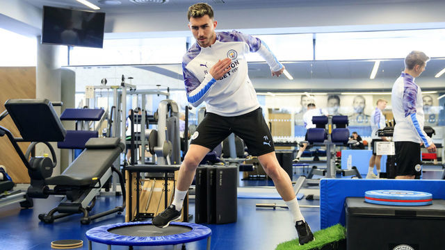 MANCHESTER, ENGLAND - JANUARY 09: Aymeric Laporte of Manchester City warms up in the gym during the training session at Manchester City Football Academy on January 09, 2020 in Manchester, England.