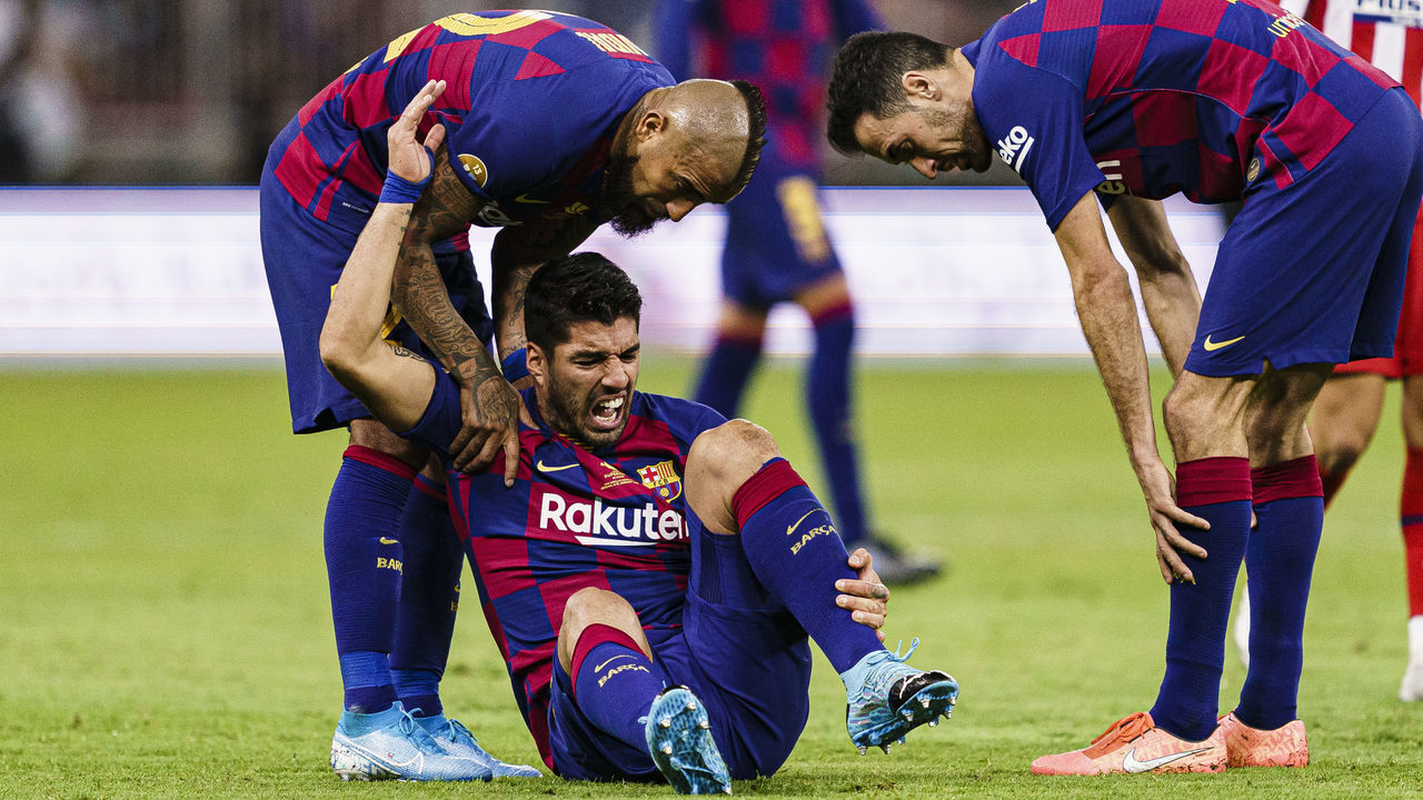 JEDDAH, SAUDI ARABIA - JANUARY 09: Luis Suarez of FC Barcelona (C) reacts during the Supercopa de Espana Semi-Final match between FC Barcelona and Club Atletico de Madrid at King Abdullah Sports City on January 9, 2020 in Jeddah, Saudi Arabia.