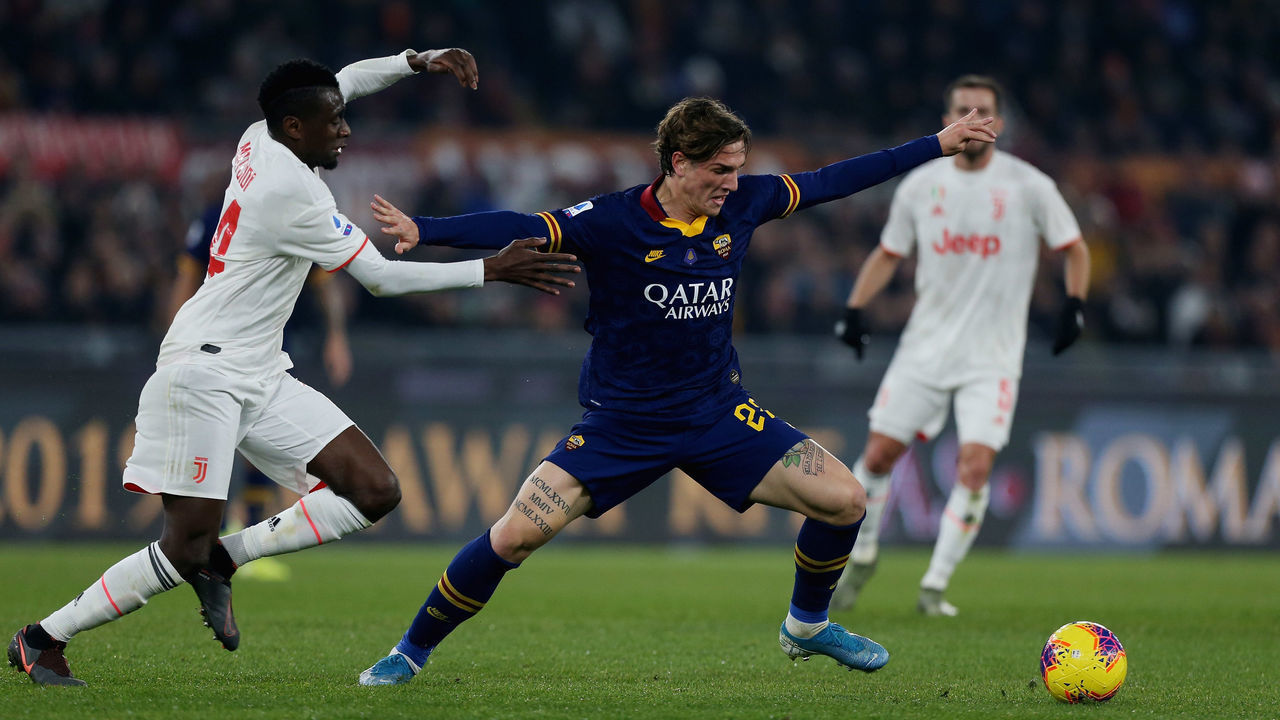 ROME, ITALY - JANUARY 12: Blaise Matuidi of Juventus competes for the ball with Nicolo' Zaniolo of AS Roma during the Serie A match between AS Roma and Juventus at Stadio Olimpico on January 12, 2020 in Rome, Italy.