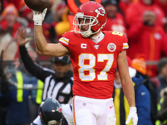 Chiefs' Kelce reaches 1,000 receiving yards for fifth straight