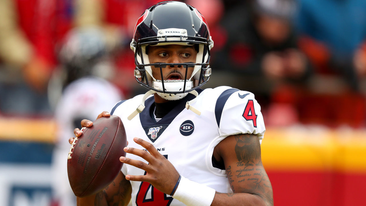 KANSAS CITY, MISSOURI - JANUARY 12: Deshaun Watson #4 of the Houston Texans warms up prior to the AFC Divisional playoff game against the Kansas City Chiefs at Arrowhead Stadium on January 12, 2020 in Kansas City, Missouri.