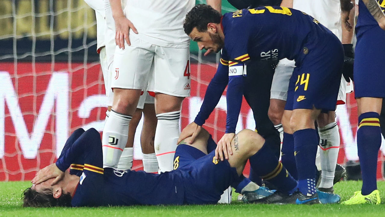 Nicolo Zaniolo of Roma with Alessandro Florenzi after suffering a knee injury during the football Serie A match AS Roma v FC Juventus at the Olimpico Stadium in Rome, Italy on January 12, 2020